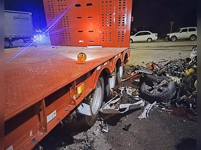В Забайкальском округе автомобиль FAW столкнулся с полуприцепом