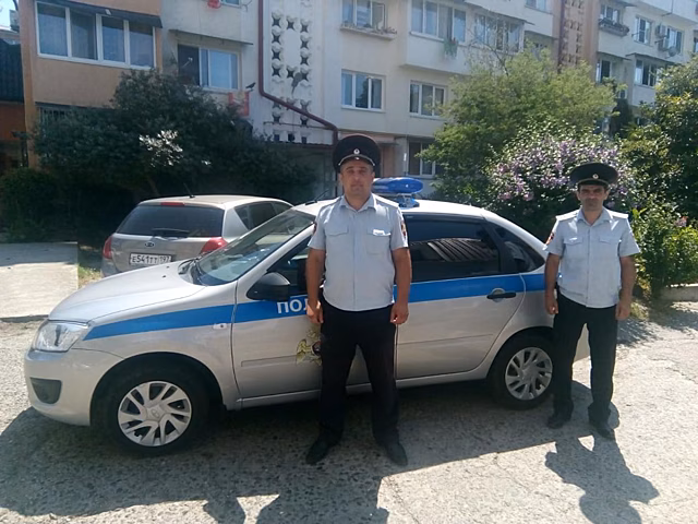 Росгвардейцы в Москве задержали пятерых за повреждение автобусной остановки и дорожного знака