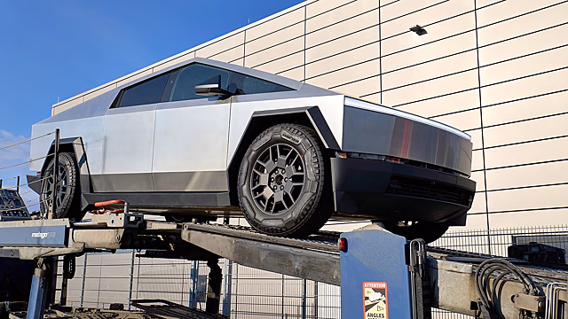 Tesla приостановила выпуск Cybertruck