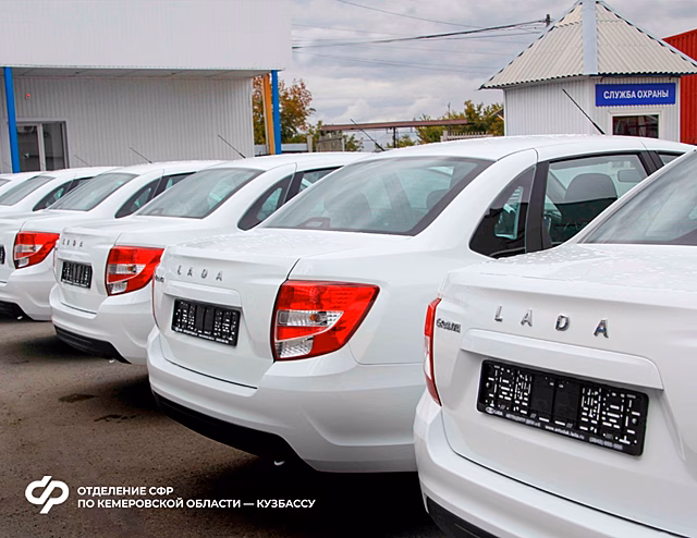 Пострадавшие на производстве кузбассовцы получили автомобили