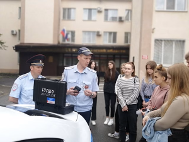 Сотрудники Госавтоинспекции провели «День открытых дверей» для школьников в Пензенской области