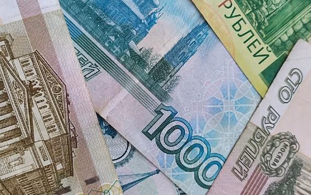 Курская «Квадра» выплатит 88 тысяч рублей жителю, чей автомобиль упал в яму