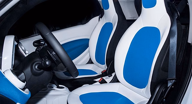 «Бесправный» микрокар Ligier Myli догнал конкурента – Citroen Ami