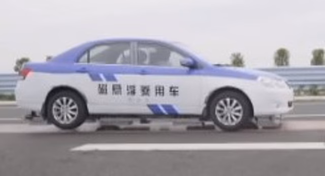 Китайцы показали на видео левитирующий автомобиль
