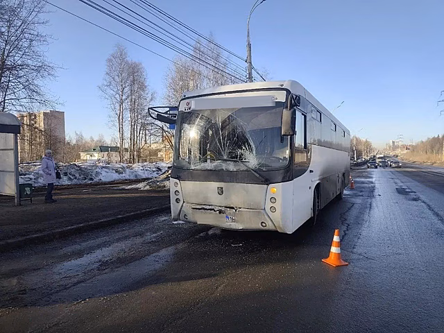 Два автобуса столкнулись на Воткинском шоссе в Ижевске