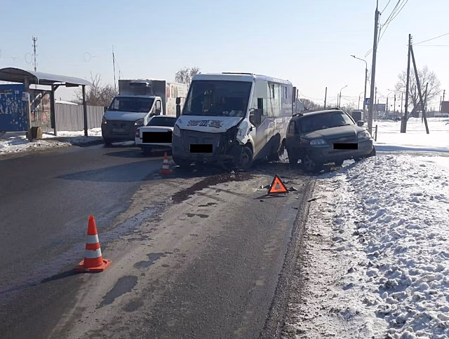 Пассажиры пострадали в ДТП с маршруткой в Омске