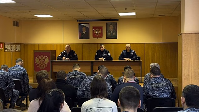 На юго-западе столицы инспекторы ДПС провели рабочую встречу с личным составом Росгвардии