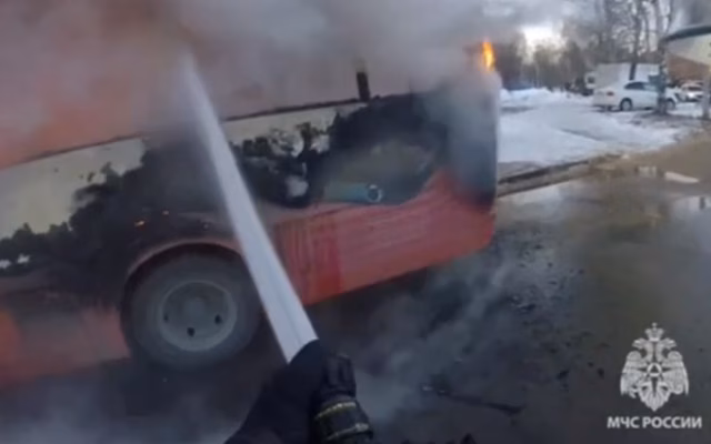 Появилось видео тушения маршрутки №41 в Рязани
