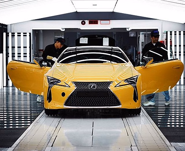 Новое купе Lexus LC встало на конвейер