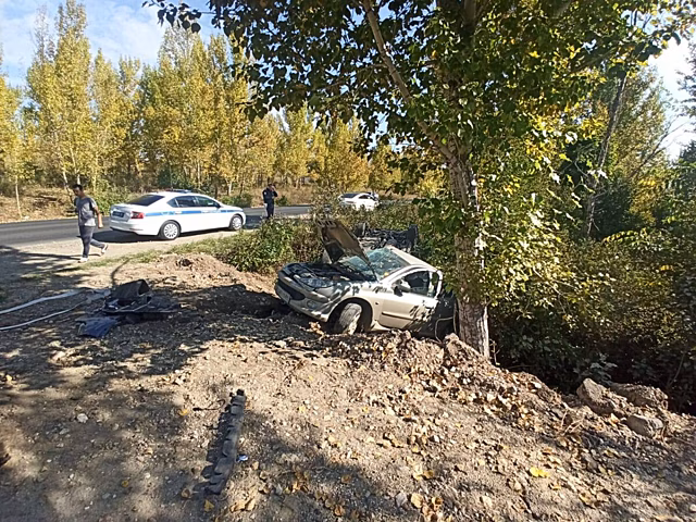 В Саратове в столкновении «Peugeot» и «Lexus» пострадали трое