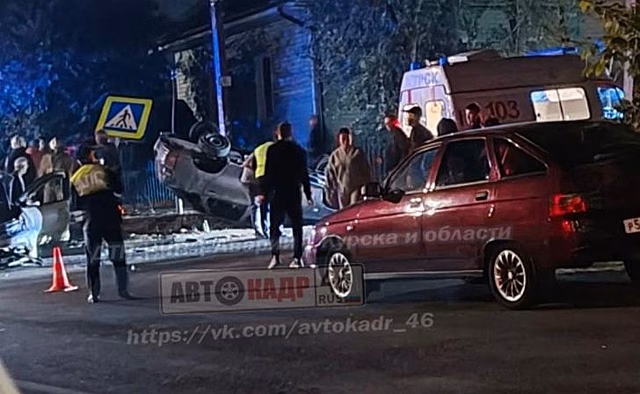 В Курске 3 октября перевернулась машина на перекрестке Павлуновского и Мичурина