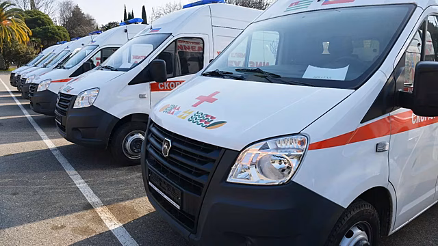 В Абхазии автобус с туристами съехал с дороги