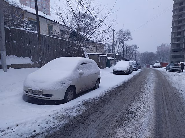 Автолюбителям дали советы, как заехать в скользкий подъем