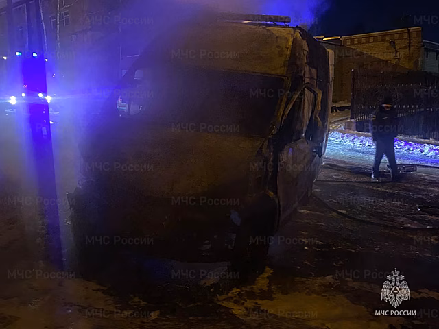 Карета скорой помощи сгорела в Калуге