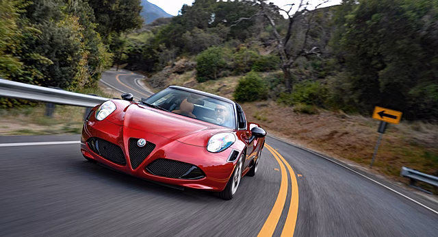 Alfa Romeo выпустила лимитированный тираж 4C 33 Stradale Tributo Edition: 15 экземпляров отправлено в Австралию