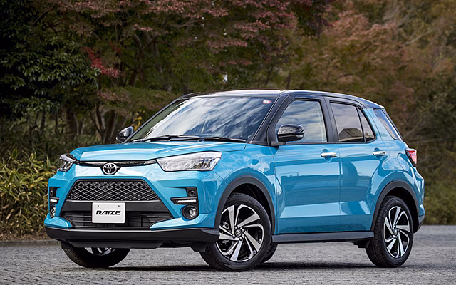 На российском рынке появился еще один доступный компактный кроссовер Toyota