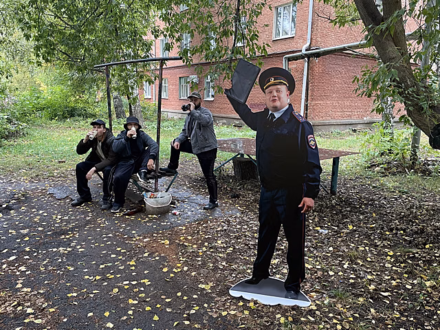 Жители Пензы массово выкладывают в соцсети фотографии новых макетов полицейского на улицах города