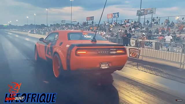 Dodge Demon с 24-дюймовыми колесами попадает в дрэг-стрип