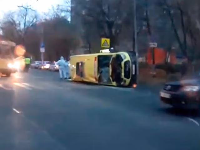 В Рязани больной коронавирусом умер после опрокидывания скорой, попавшей в ДТП