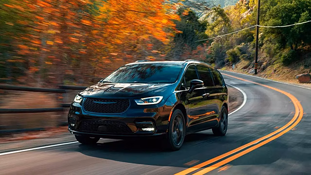 Chrysler отзывает 178 246 минивэнов Pacifica и Voyager