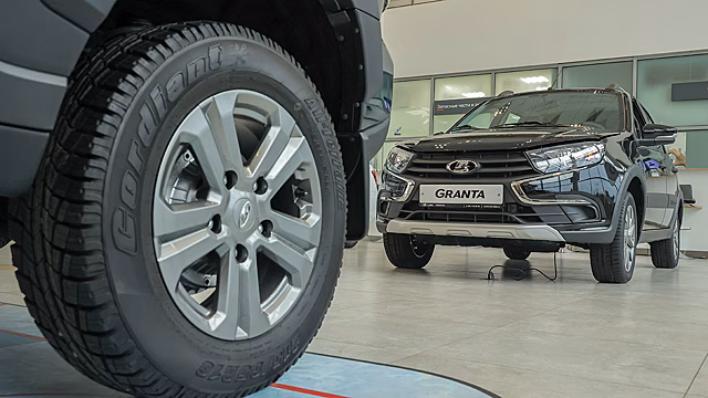 Россияне ажиотажно скупают подержанные Lada Granta в кредит