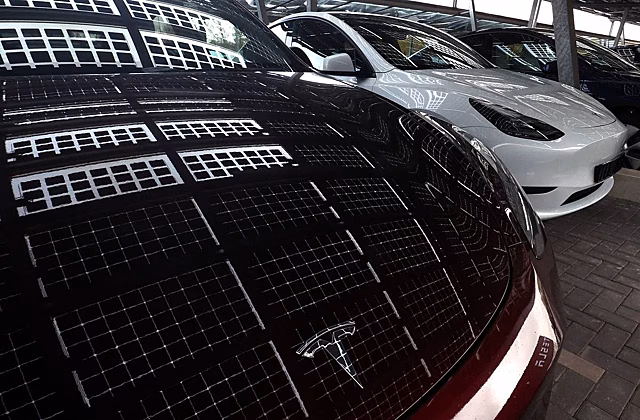 Автомобили Tesla оккупировали парковки и аэропорты