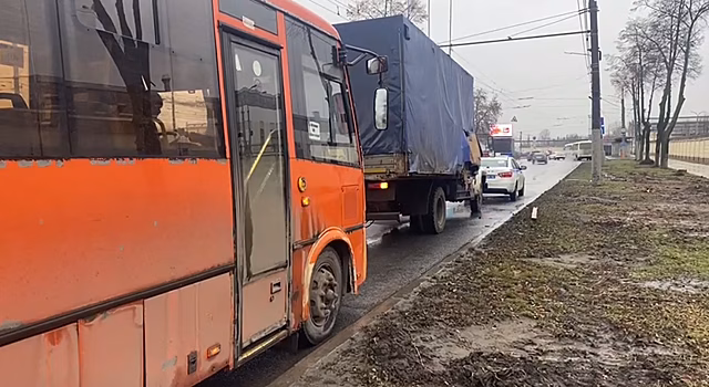 Пассажирка автобуса попала в больницу после ДТП в Нижнем Новгороде