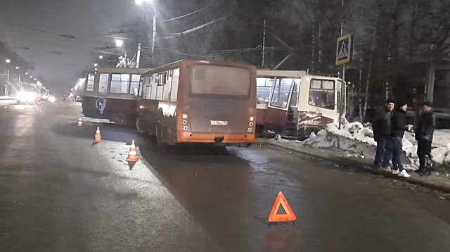 Три пассажира пострадали в ДТП с маршруткой и трамваев на улице Ковалихинской