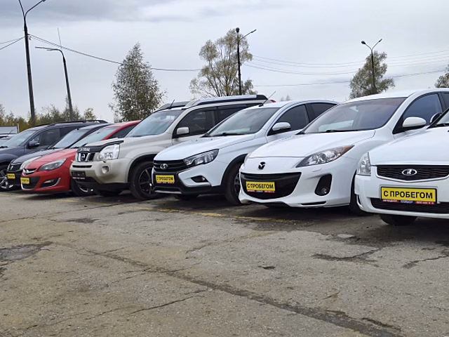 Названы три марки самых популярных подержанных авто в России: за сколько продаются