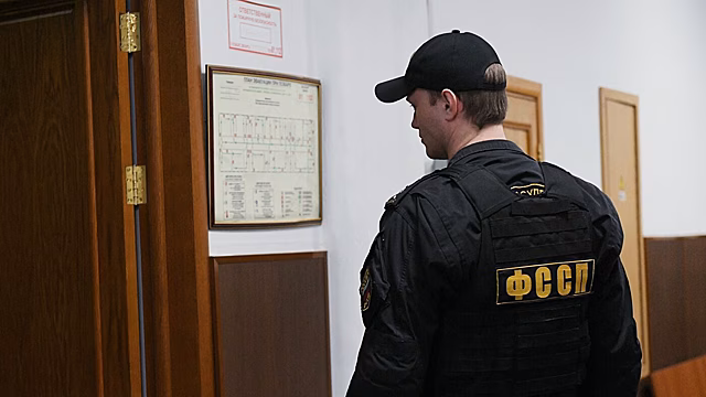 Красноярка погасила долги по кредитам и налогам после ареста дорогой иномарки