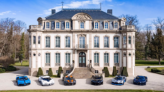 Bugatti собрала свои автомобили для уникального фото