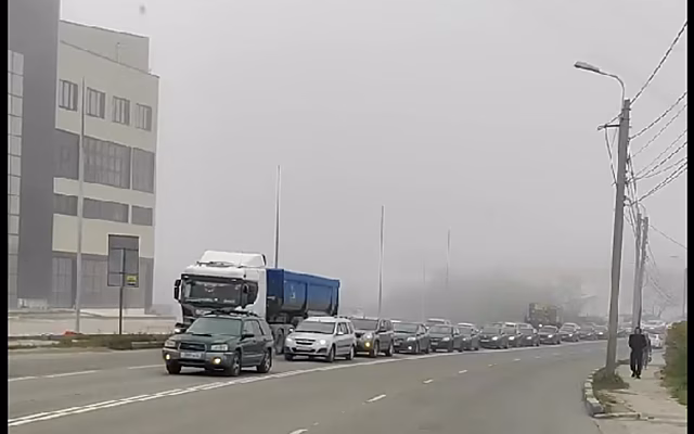 На проезде Яблочкова в Рязани автомобилисты встали в огромную пробку