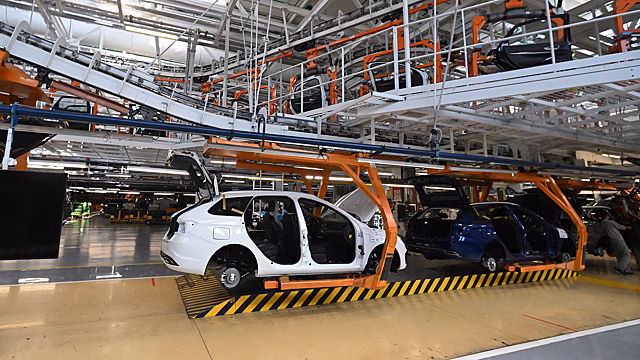 АвтоВАЗ задумался о сокращении рабочей недели