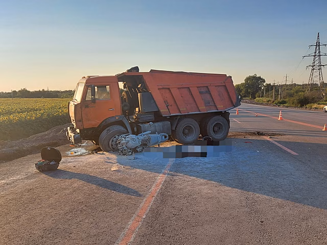 В Курской области в ДТП с грузовиком погиб мотоциклист и его пассажир