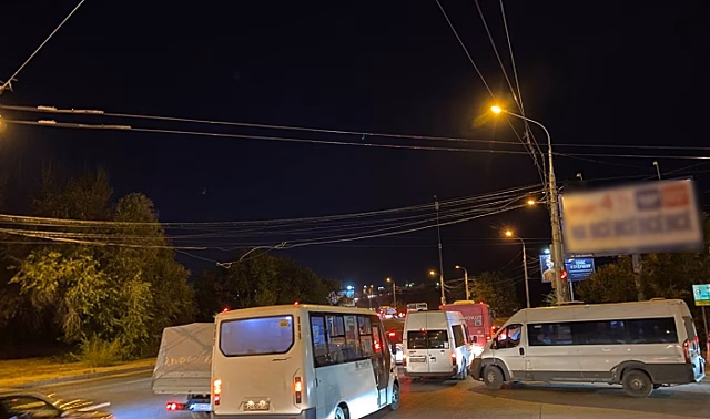На севере Волгограда из-за ДТП на дороге образовалась огромная пробка