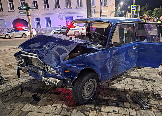 В Ельце столкнулись Toyota и ВАЗ-2107