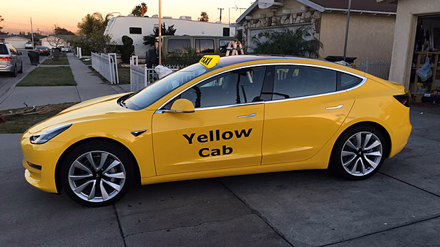 Tesla Model 3 официально разрешили красить в желтый цвет