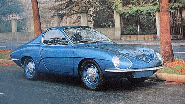 Вспоминаем крошечное купе Renault R8 Coupé Ghia с элементами дизайна от Bugatti