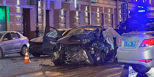 В массовом ДТП в Санкт-Петербурге погиб 29-летний водитель