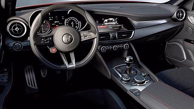 Интерьер нового седана Alfa Romeo рассекретили в Сети