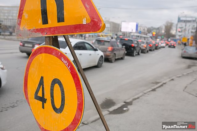 В Тюмени на улице 50 лет ВЛКСМ ограничили скорость транспорта. Причина