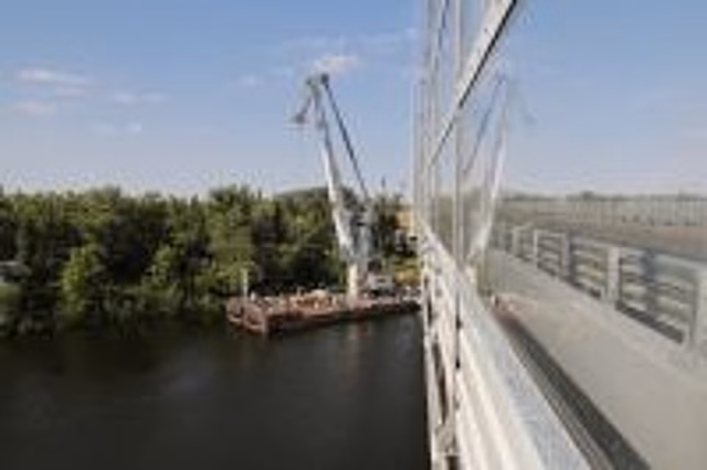 В Волгоградской области в поселке Горьковский восстановят пешеходный мост