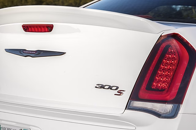 Chrysler 300S с моторами V8 и V6 будет выпущен лимитированным тиражом