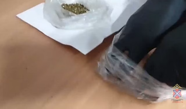 Под Волгоградом у пассажира такси обнаружили наркотики