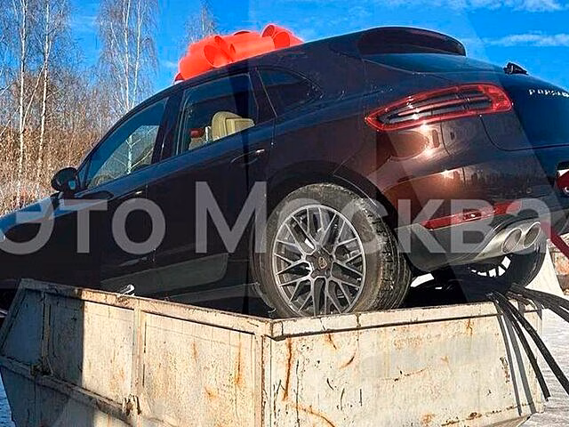Baza: Porsche был выброшен на мусорку в Мытищах для съемок ролика