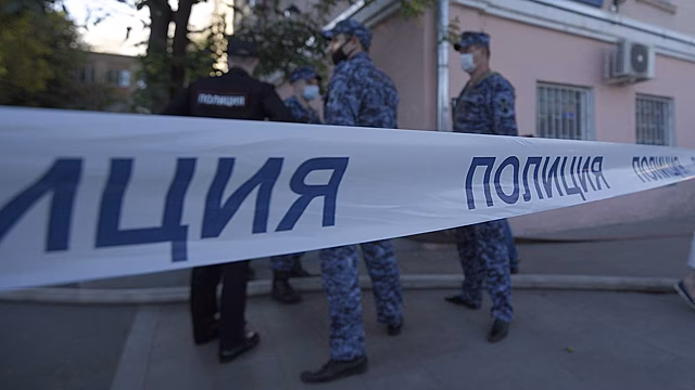 Мужчина открыл стрельбу в ТЦ в Сочи