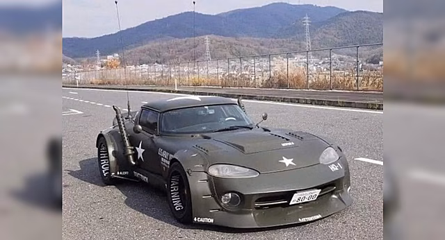 Как вам шестиколесный Dodge Viper. Фото