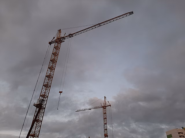 В Курске на стройплощадке на улице Дейнеки, 31А выявили нарушения