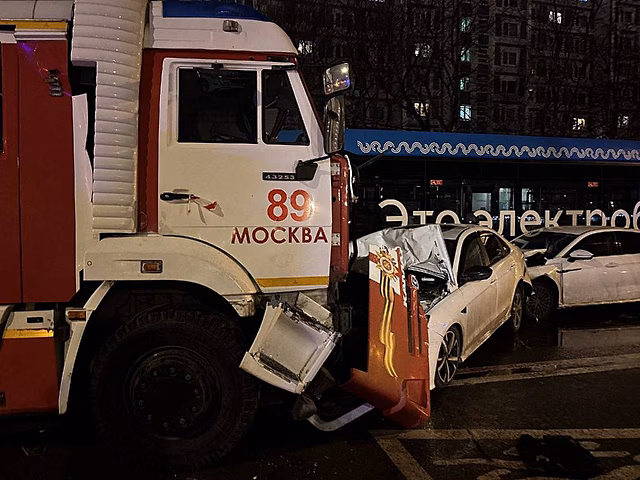 Мосгортранс дал комментарий после аварии с пожарной машиной и электробусом
