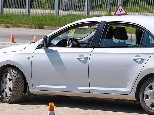 Видеофиксацию экзаменов в автошколах России могут привести к единым требованиям